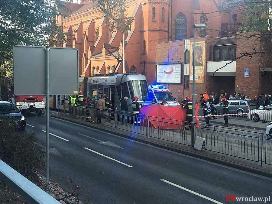 Kobieta wpadła pod tramwaj na Grabiszyńskiej