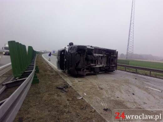 Dachowanie na autostradzie A4