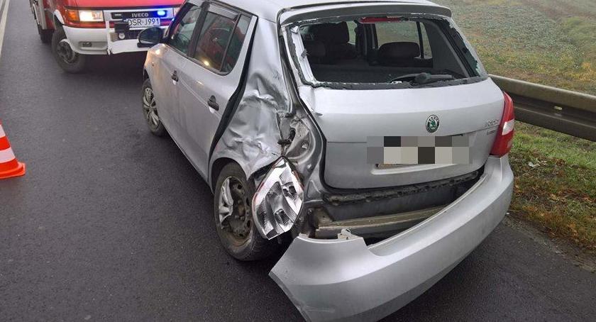 Trzy auta zderzyły się w Kostomłotach na zjeździe z A4