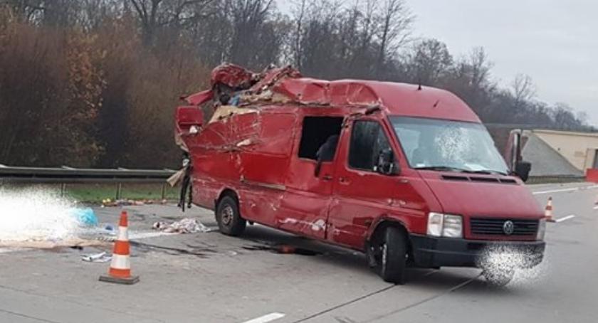 Makabryczny wypadek na autostradzie A4. Ludzie wypadali na jezdnię.