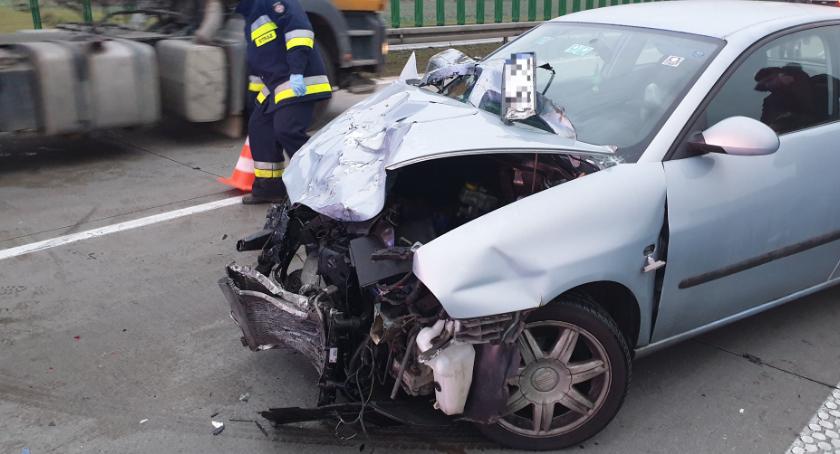 Rozbity seat blokował autostradę