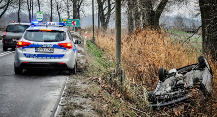 BMW dachowało w okolicy Ząbkowic