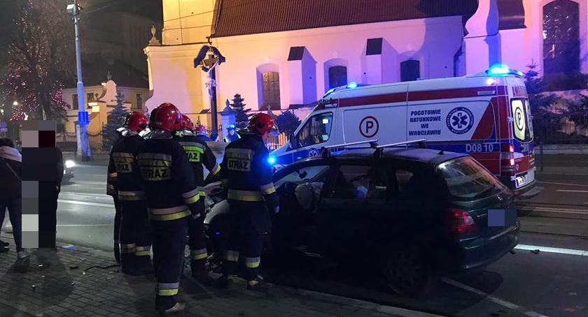  Czołowe zderzenie na Traugutta. Jeden z kierowców w stanie krytycznym.