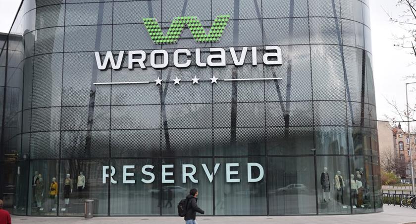 Makabryczne samobójstwo na dworcu PKS we Wroclavii. Ukrainiec poderżnął sobie gardło