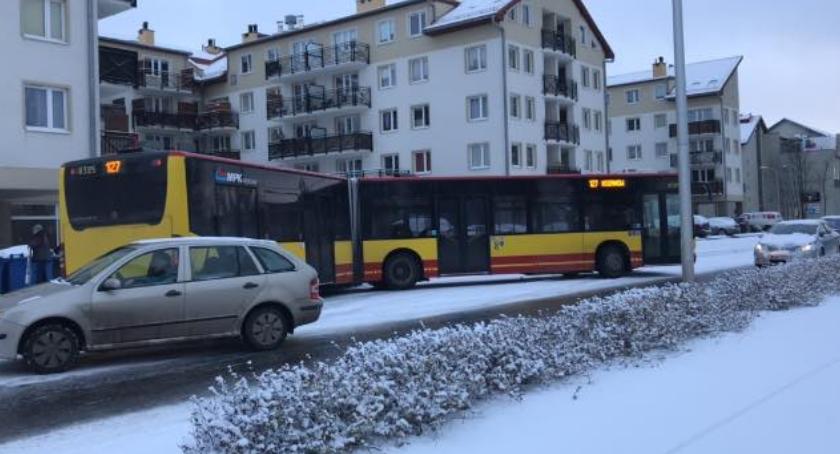 Zima zaskoczyła Wrocław. Paraliż komunikacyjny w mieście.