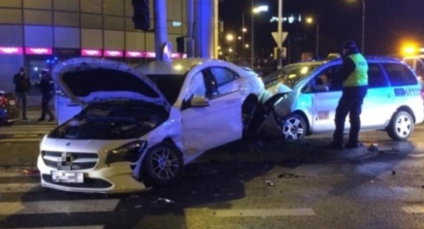 Kolizja na Krzykach. Poszkodowany taksówkarz....nie miał uprawnień
