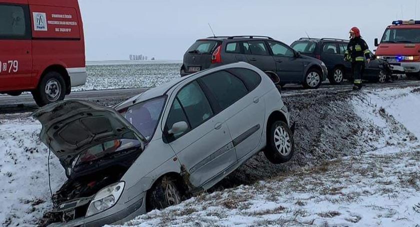 Zablokowana droga krajowa nr 5 pod Strzegomiem. Zderzenie czterech pojazdów.
