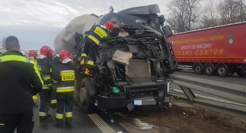 Zderzenie dwóch ciężarówek na autostradzie A4