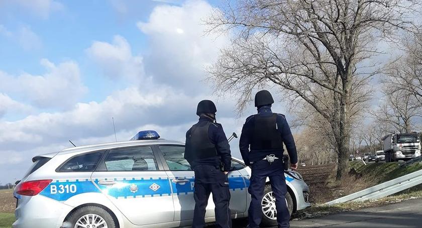 Policyjna obława w okolicach Wrocławia po napadzie na kantor