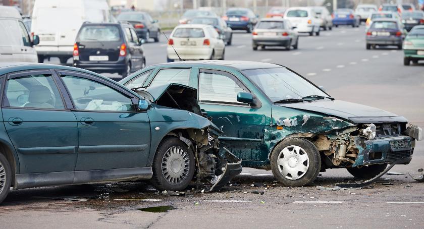 47 wypadków drogowych na 60 minut, a to nie jedyne problemy kierowców. Porównywarka ubezpieczeń IZI.