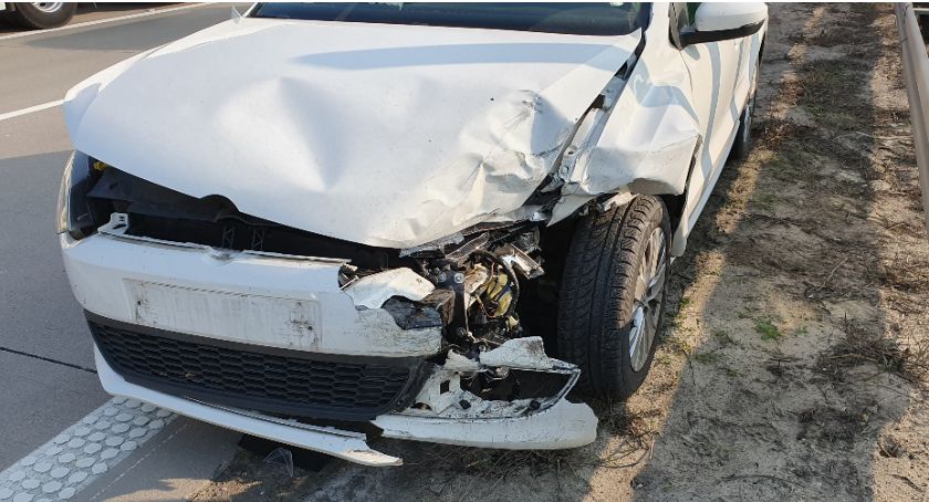 Trzy auta zderzyły się na autostradzie A4 pod Wrocławiem. Rozbity jest radiowóz ITD