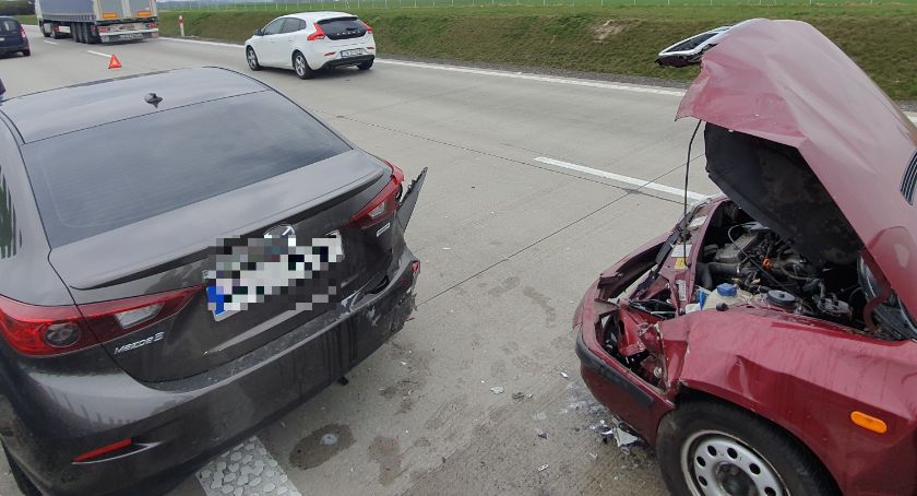 Trzy osoby ranne w wypadku na autostradzie A4. Korek na 11 km