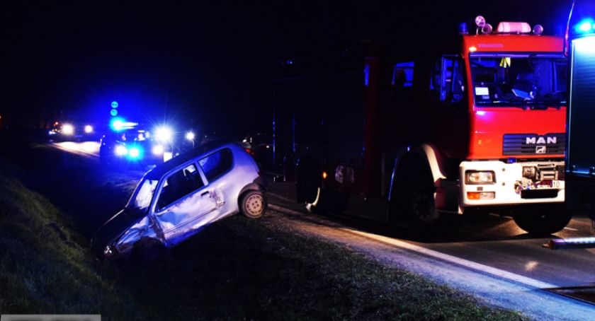 Trzy auta zderzyły się na drodze krajowej nr 8