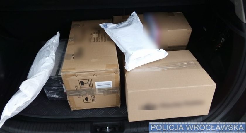 Oszustka internetowa zatrzymana przez policjantów na gorącym uczynku