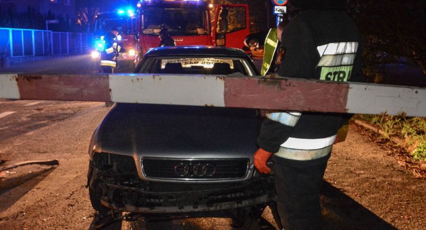 Staranował zapory i wjechał na torowisko. Był kompletnie pijany.