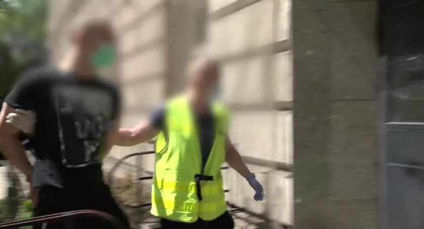 Zarzut usiłowania zabójstwa dla 17-latka, który zaatakował nożem pielęgniarkę w szpitalu