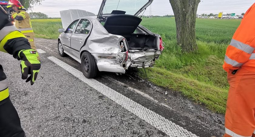 Zderzenie trzech pojazdów na krajowej piątce