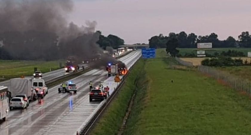 Pożar busa na A4 pod Wrocławiem