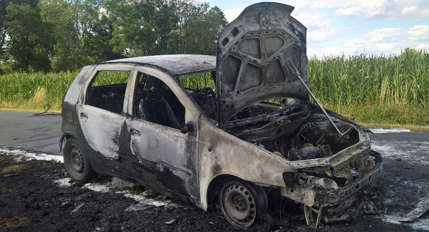 Pożar auta w Kostomłotach
