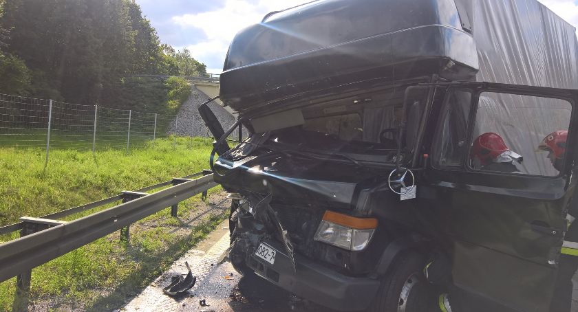 Zderzenie trzech samochodów ciężarowych na A4