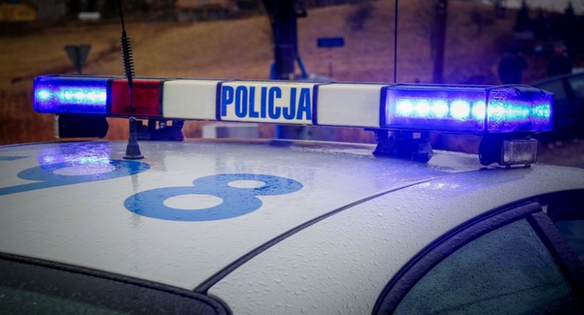 Nietrzeźwy wjechał w latarnię. Grożą mu dwa lata więzienia