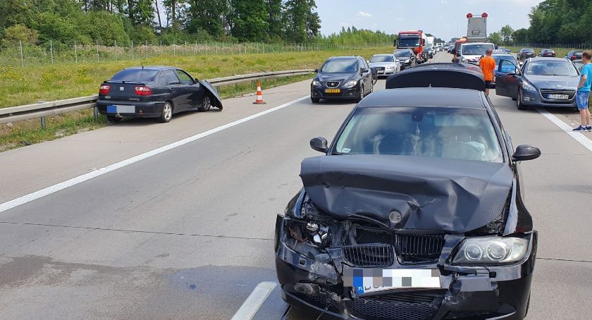 Zderzenie trzech aut na A4