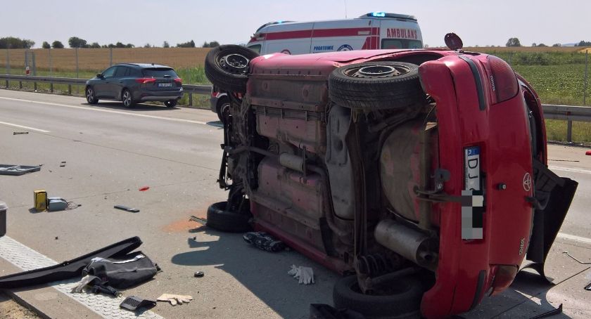 Toyota dachowała na autostradzie A4