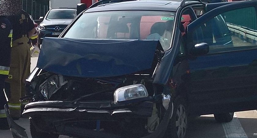 Zderzenie dwóch samochodów na A4