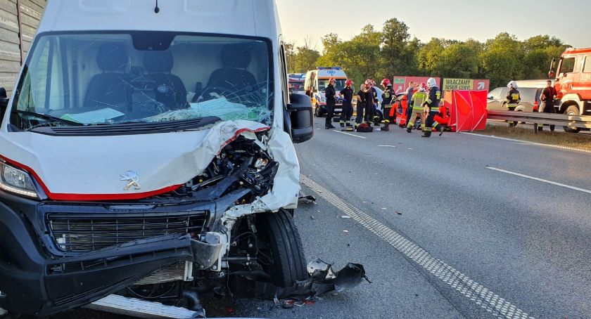 Tragedia na A4. W zderzeniu trzech aut śmierć poniosła jedna osoba.