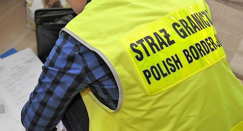 Czterech poszukiwanych mężczyzn zatrzymano na lotnisku we Wrocławiu