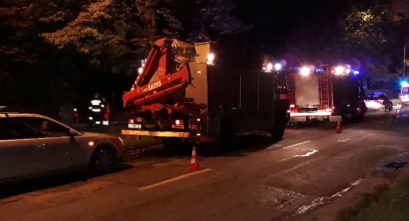 Tragedia na Brochowie. Nie żyje mężczyzna potrącony przez pociąg.