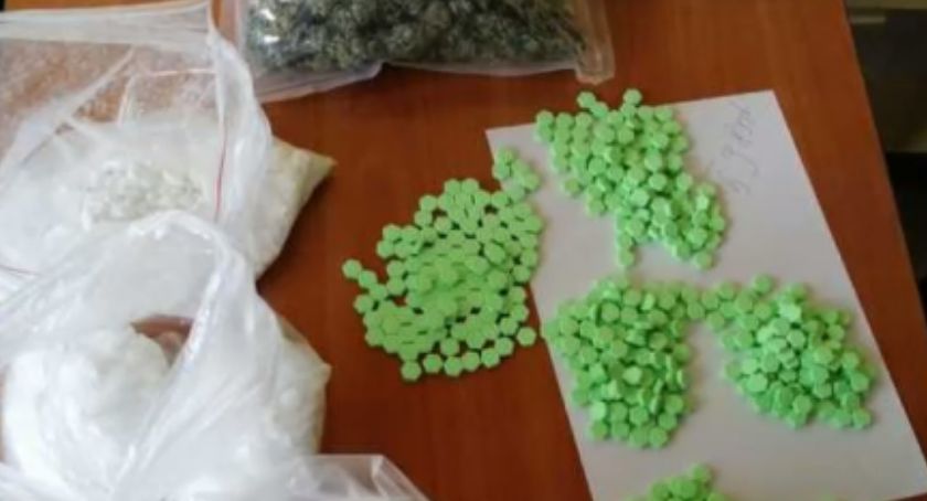 Kolejne uderzenie wrocławskiej policji w przestępczość narkotykową. 1.5 kilograma różnych substancji odurzających nie trafi na rynek