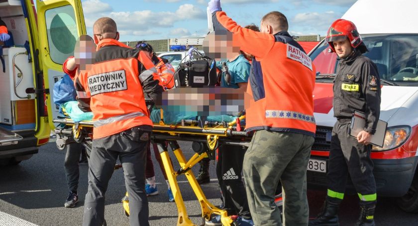 Wypadek i długa reanimacja motocyklisty na trasie S8 