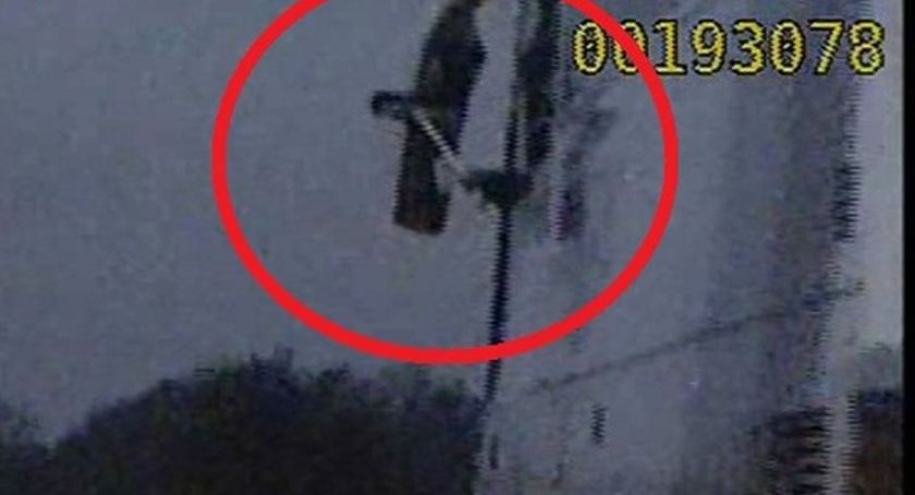 Miotłą trzymał lusterko i tak prowadził autobus pełen pasażerów