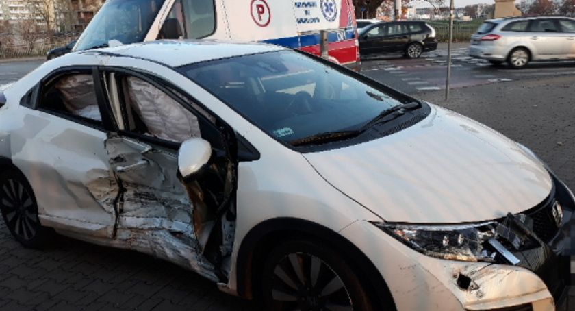 Wypadek na skrzyżowaniu Osobowickiej z Bałtycką 