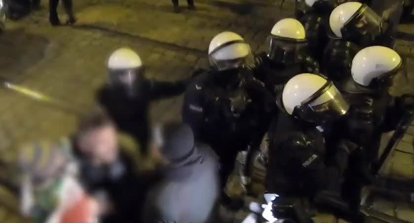 Przyszedł na Marsz Niepodległości z dzieckiem. Usłyszał zarzuty.