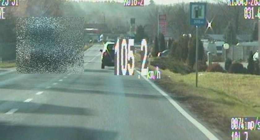 Na trzy miesiące stracił prawo jazdy, bo jechał samochodem przez wioskę z prędkością 105 km/h