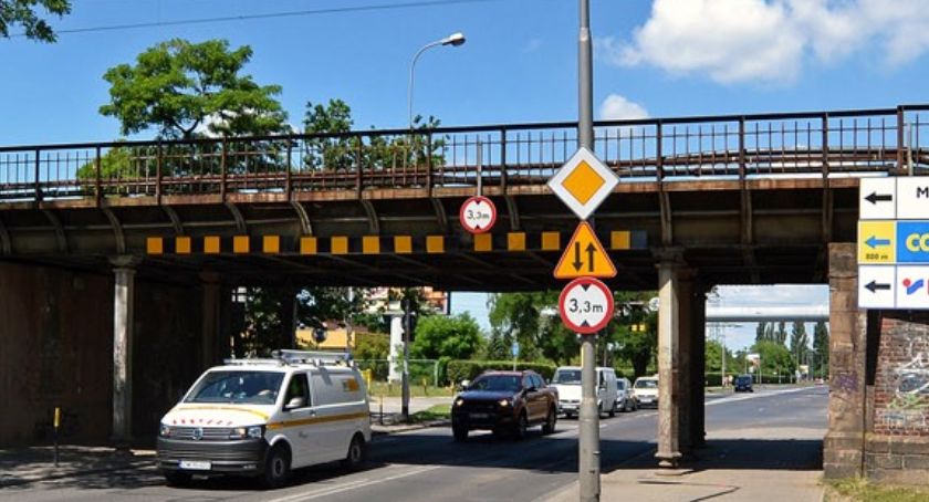 Nocne wyłączenie przejazdu pod wiaduktem przy Długiej