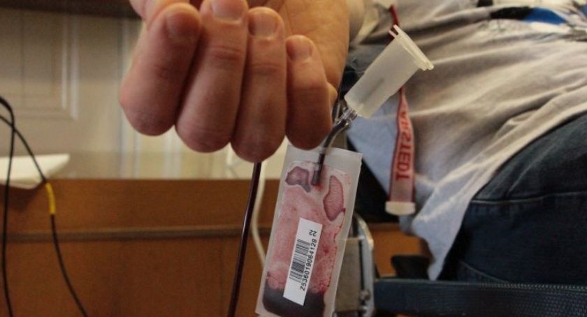 Honorowi dawcy sprawili prezenty potrzebującym. 22 „Mikołajów” uzbierało prawie 10 litrów krwi