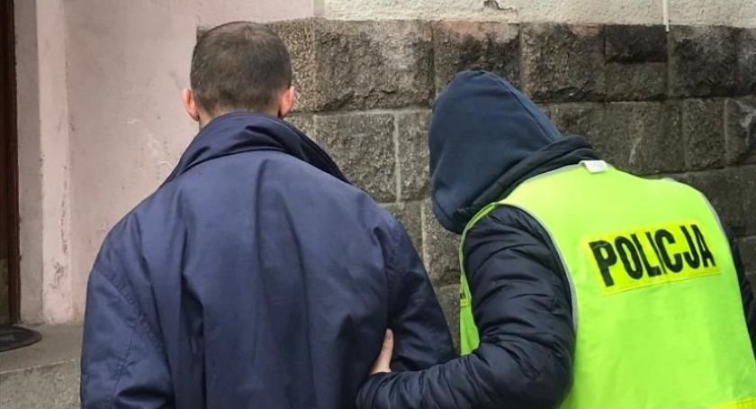 Usiłował wysadzić dom pokrzywdzonej, został zatrzymany przez policjantów