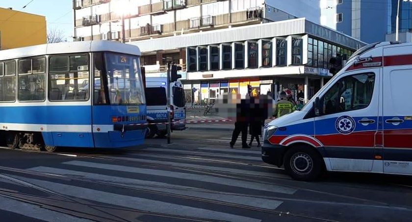 Potrącenie przez tramwaj na Placu Legionòw