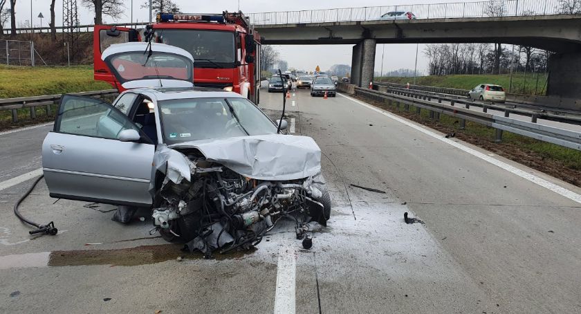 Wypadek i zablokowana A4 w Kątach Wrocławskich 