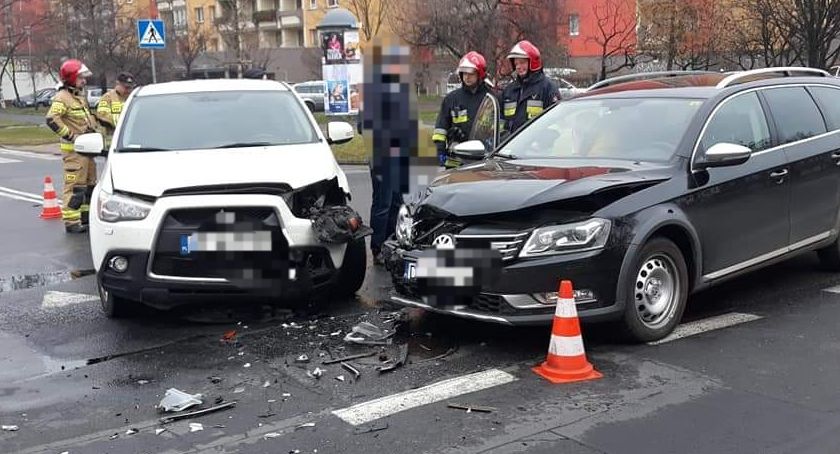 Zderzenie dwóch pojazdów na Drzewieckiego z Balonową