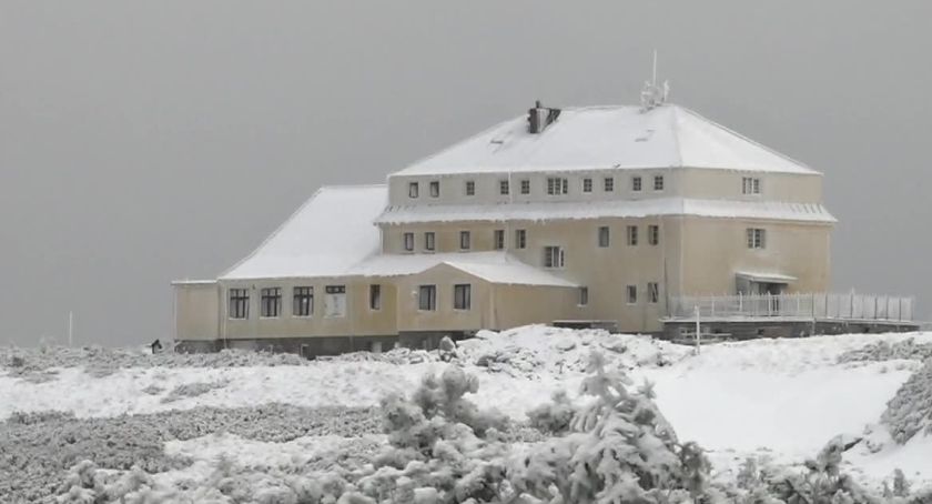 55-letni turysta z Czech zamarzł w Karkonoszach. Wcześniej doznał urazu głowy.