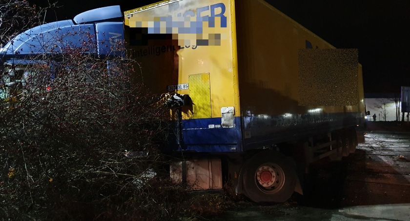 TiR wypadł z drogi pod Wrocławiem