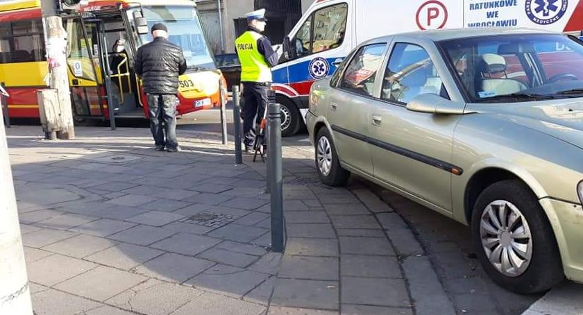 Kolizja Opla z autobusem na Wyszyńskiego