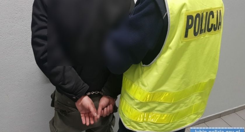 Wpadł w ręce policjantów kilka minut po kradzieży. Nie miał uprawnień do kierowania samochodem i był pod wpływem narkotyków