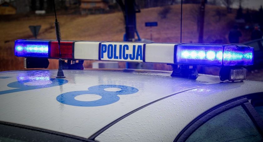Policjanci zatrzymali mężczyzn podejrzanych o kradzieże torebek na tzw. wyrwę