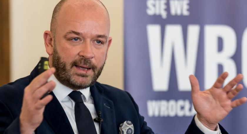 Prezydent Wrocławia o swojej pensji - To jest skandal !!!