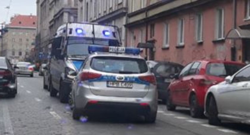 Policjanci postrzelili mężczyznę uzbrojonego w siekierę